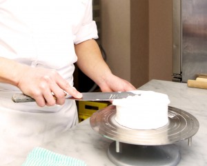 パティシエおすすめ製菓道具 ショートケーキ ナッペ用のパレットナイフ＆回転台